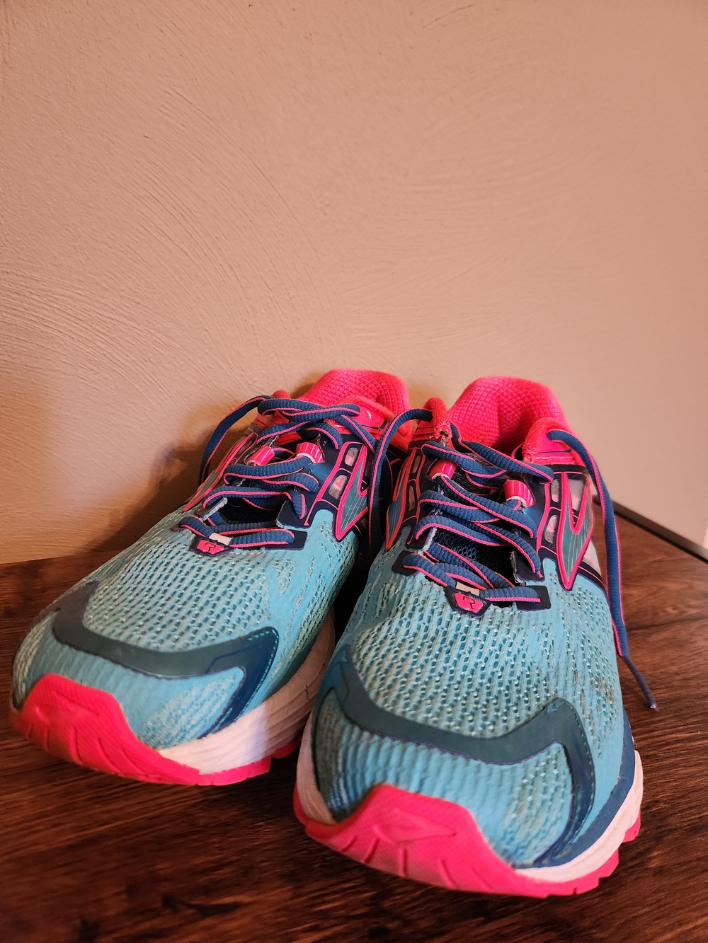 Brooks Ravenna Running Shoe Size 9.5